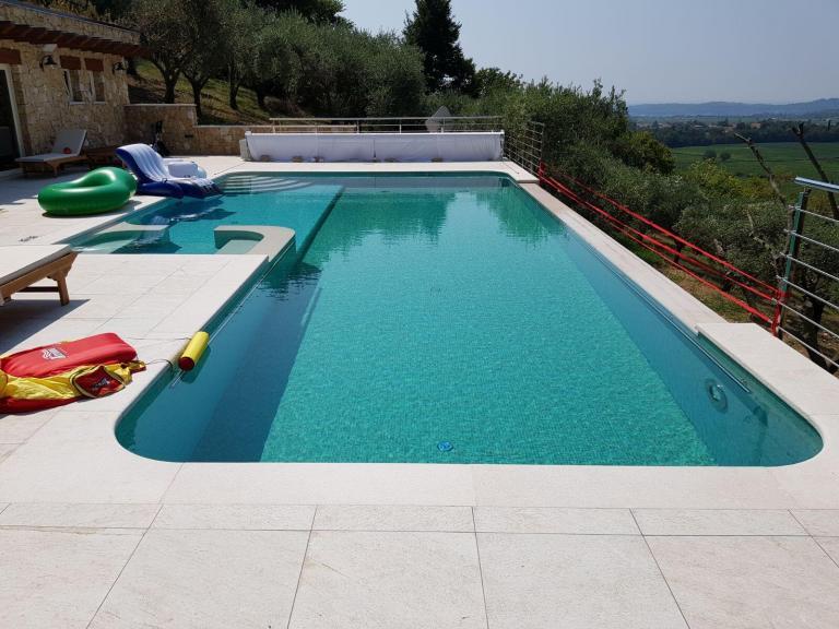 Mosaico in vetro per piscine esterne in muratura