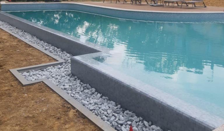 Il mosaico in piscina è un’opzione di design