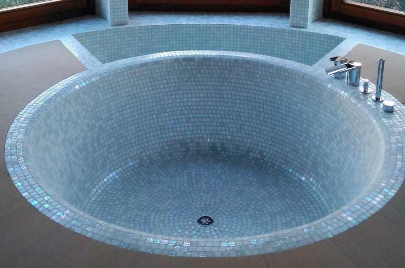 Mosaici Bisazza 20 x 20 mm nei bagni a Milano