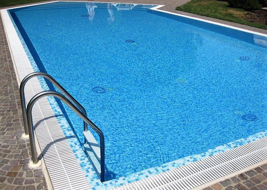 Piscine esterne in mosaico Trend