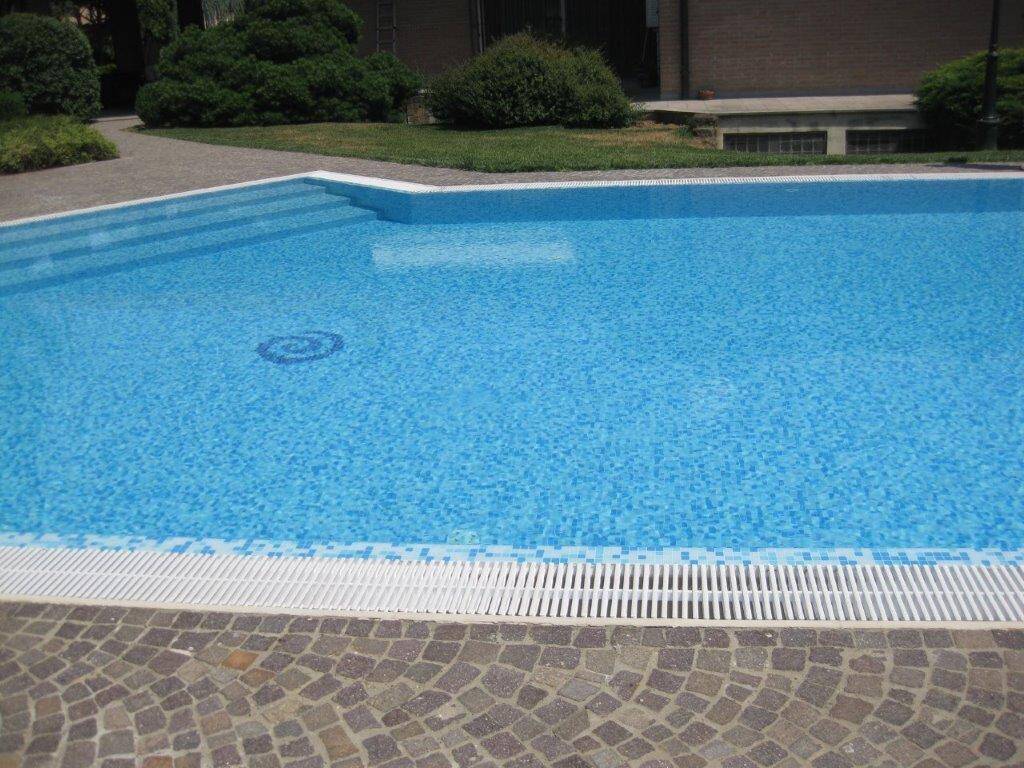 Piscine esterne in mosaico Trend