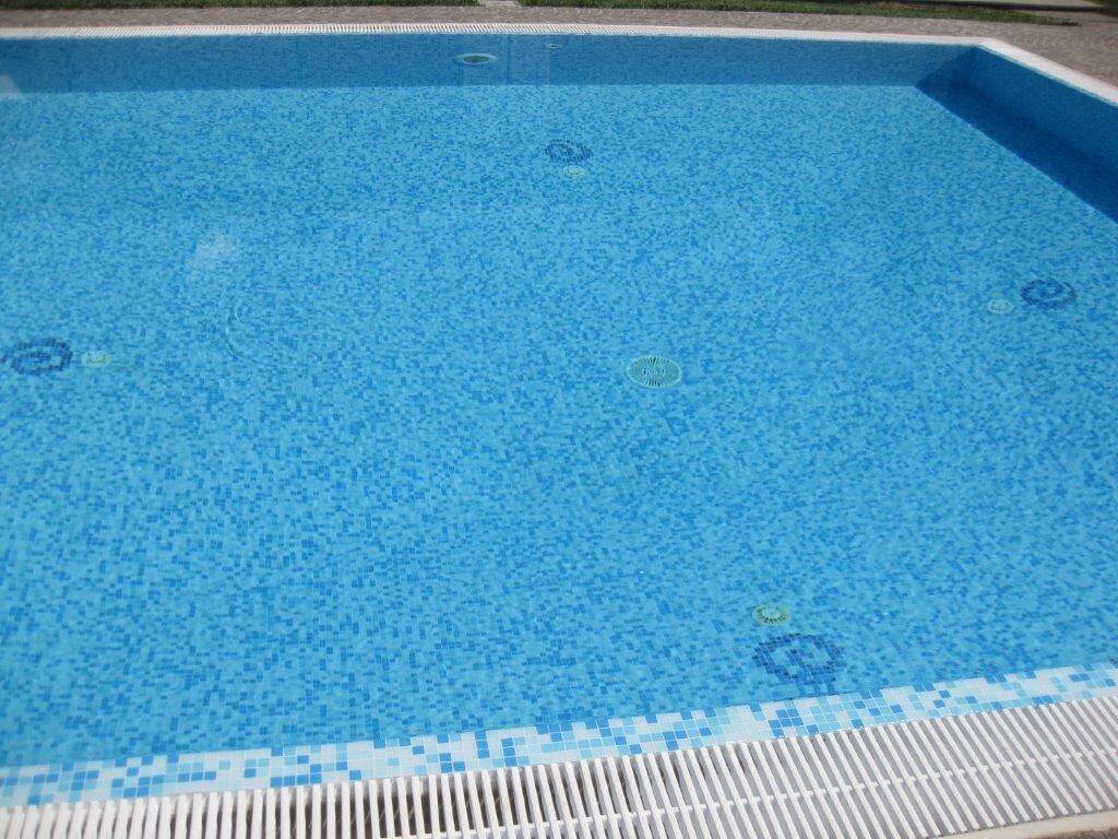 Piscine esterne in mosaico Trend