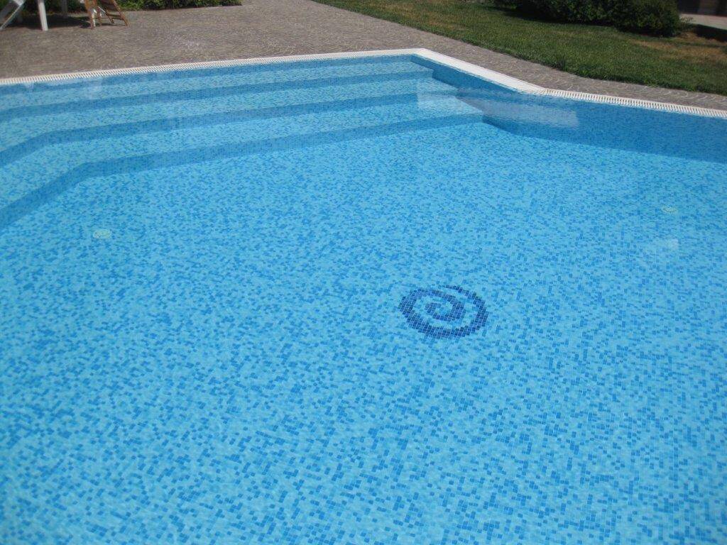 Piscine esterne in mosaico Trend