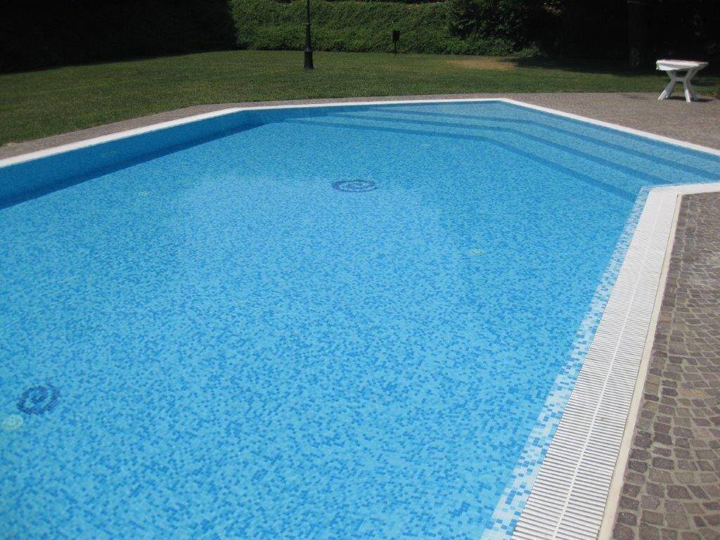 Piscine esterne in mosaico Trend