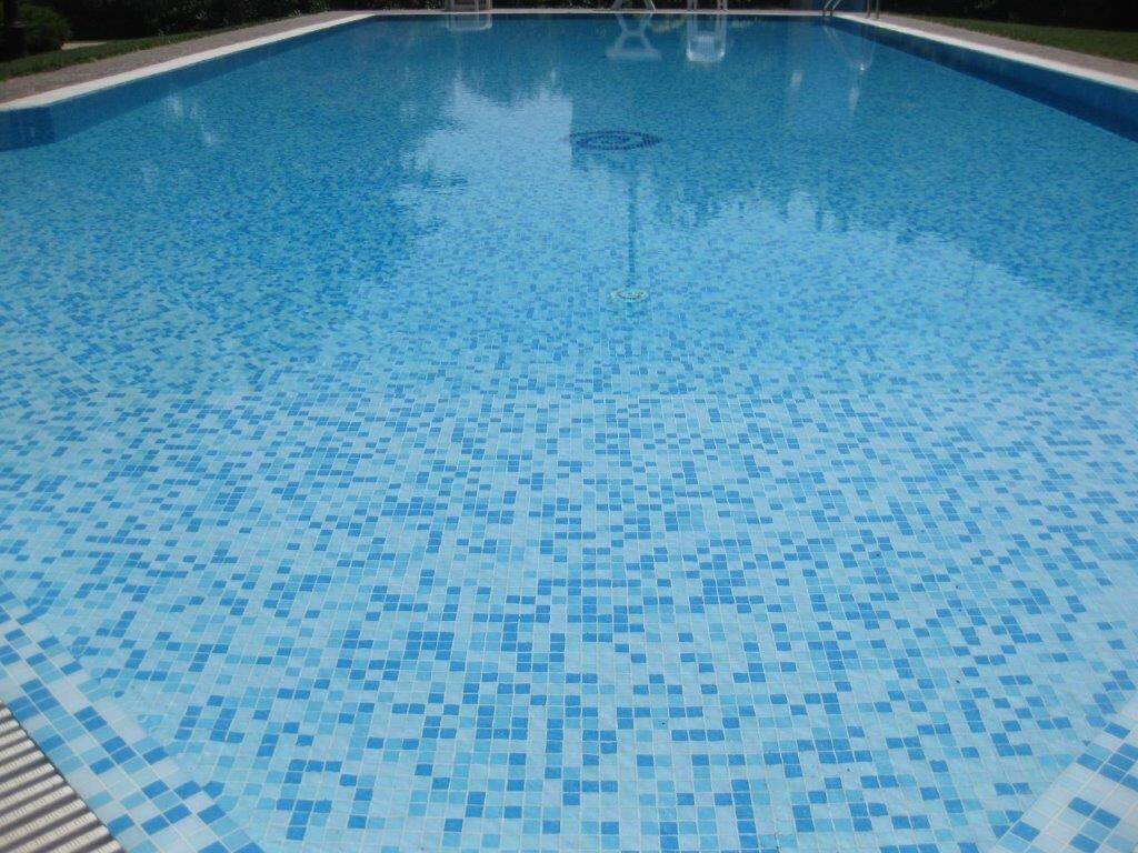 Piscine esterne in mosaico Trend
