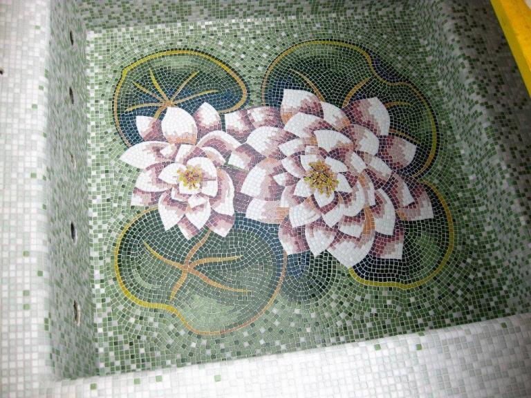 Vasca idromassaggio da esterno in mosaico artistico