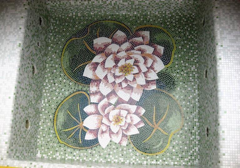 Vasca in mosaico a Milano: L’arte e il benessere si fondono in un capolavoro di design