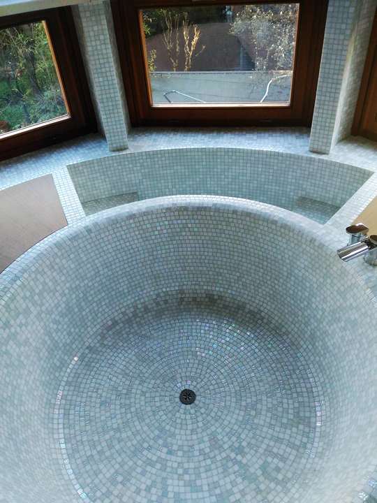 vasca rotonda in mosaico