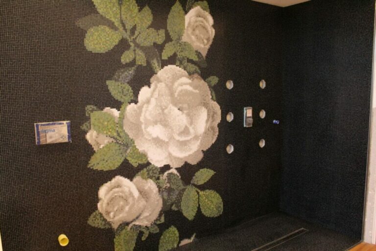 Bisazza Springrose Grigio: un mosaico elegante e raffinato
