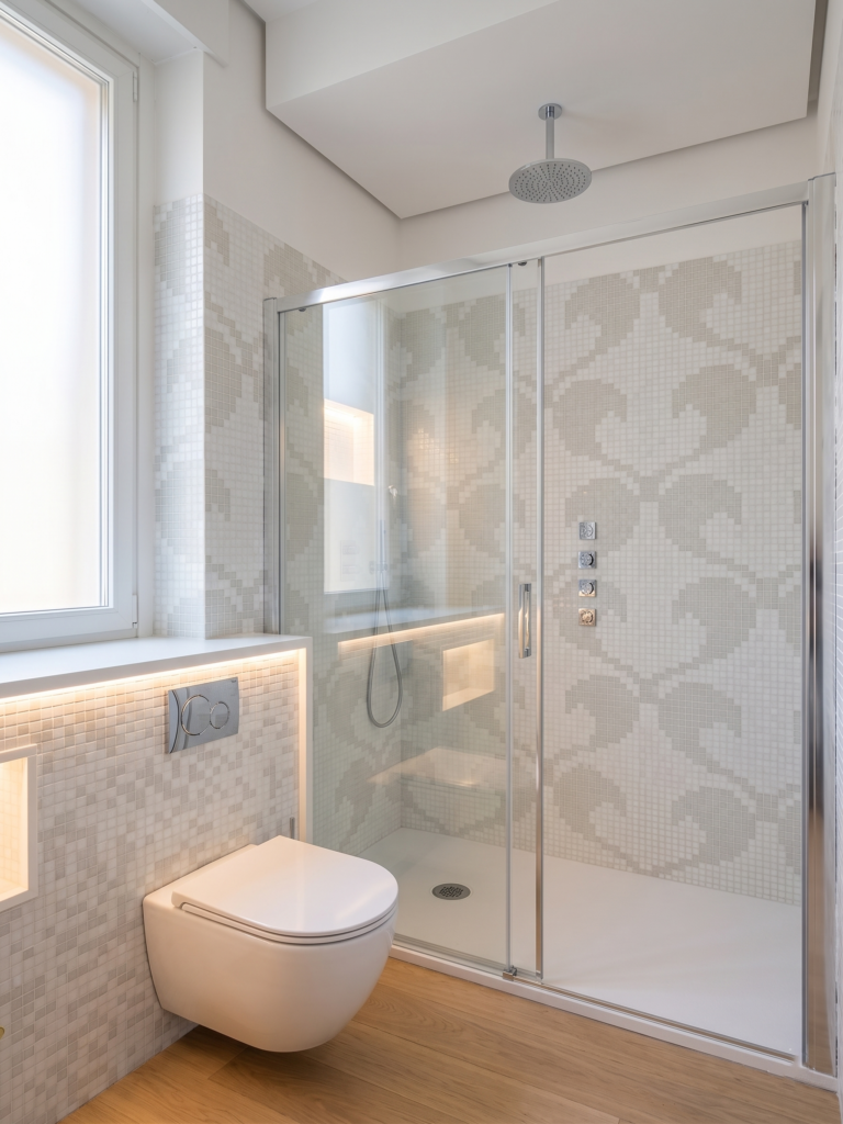 Posa d'arte del mosaico Bisazza Hearts White 20x20 mm a Milano realizzato da Mosaicoinposa