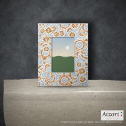 Cornice portafoto in mosaico a cerchi azzurro cielo, arancio ambra e avorio – Atzori Mosaici