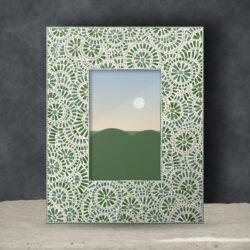 Cornice portafoto in mosaico a cerchi – Salvia e crema
