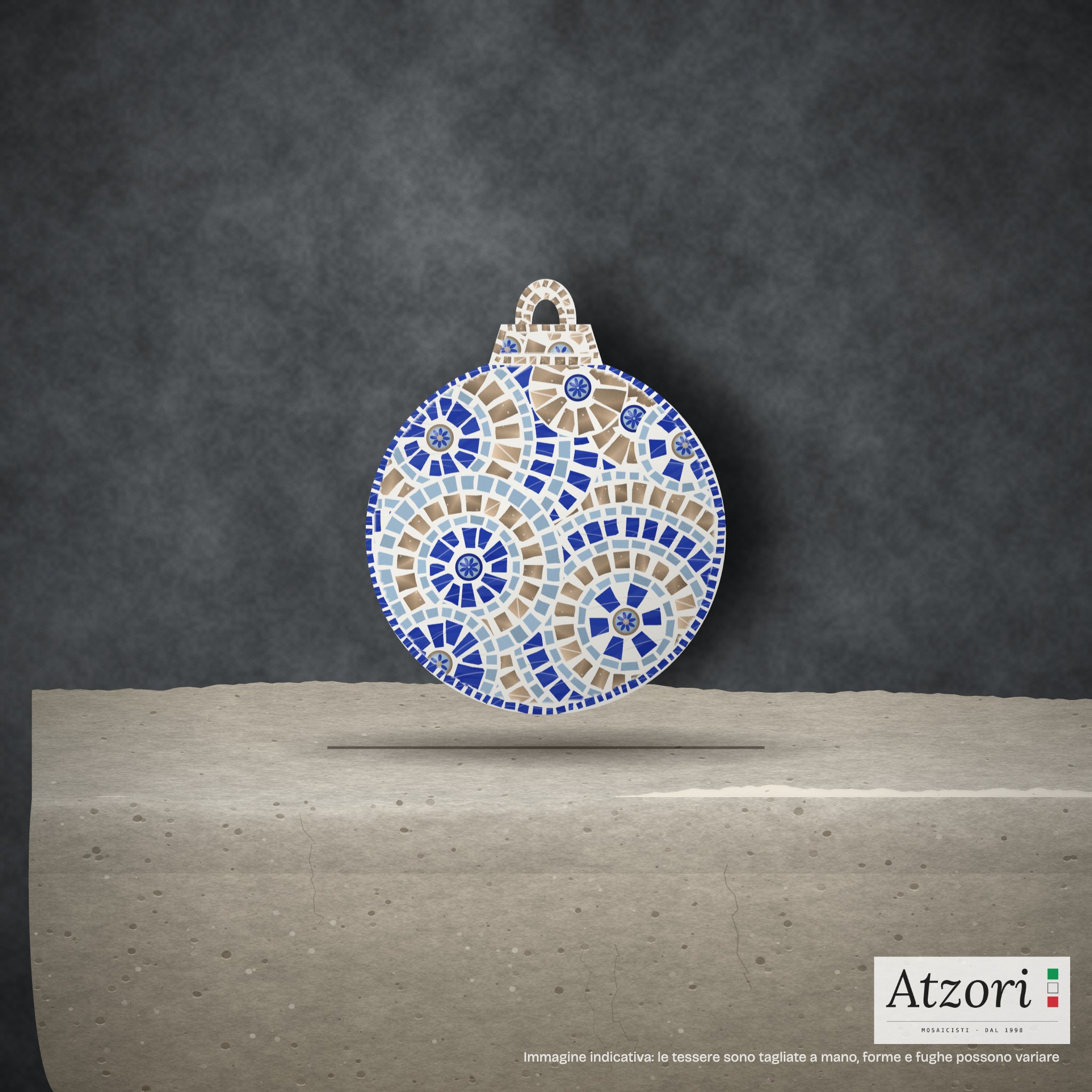 Pallina di Natale in mosaico blu cobalto, azzurro cielo e argento – Atzori Mosaici