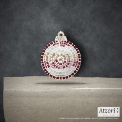 Pallina di Natale in mosaico bordeaux, rosso rubino, bianco e argento – Atzori Mosaici