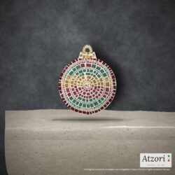 Pallina di Natale in mosaico bordeaux, rosso rubino, verde pino e oro – Atzori Mosaici