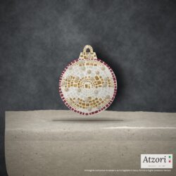 Pallina di Natale in mosaico rosso rubino, oro e avorio – Atzori Mosaici